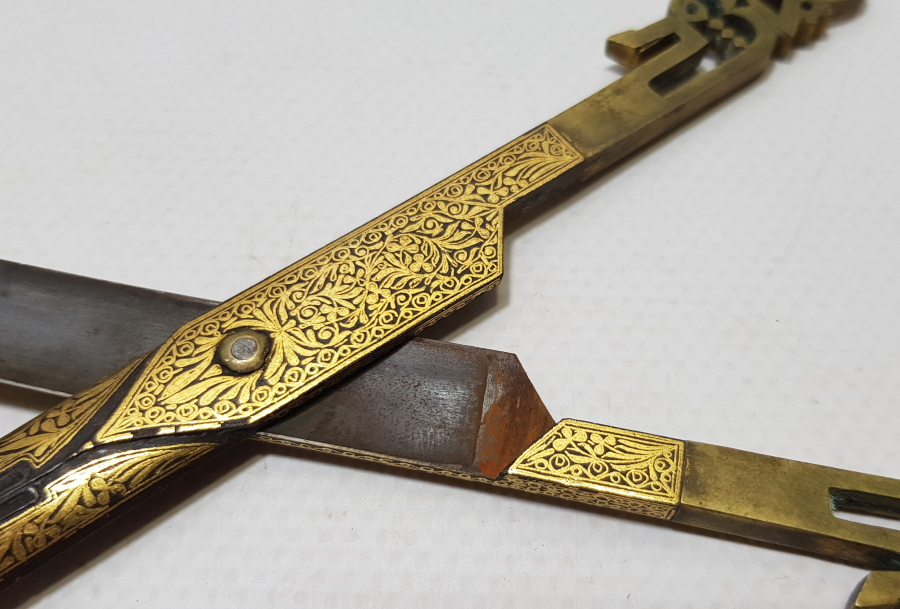 OSMANLI DÖNEMİ SAPINDA YA FETTAH YAZILI İKİ TARAFI ALTIN ÇAKMA İŞÇİLİKLİ NADİR HATTAT MAKASI