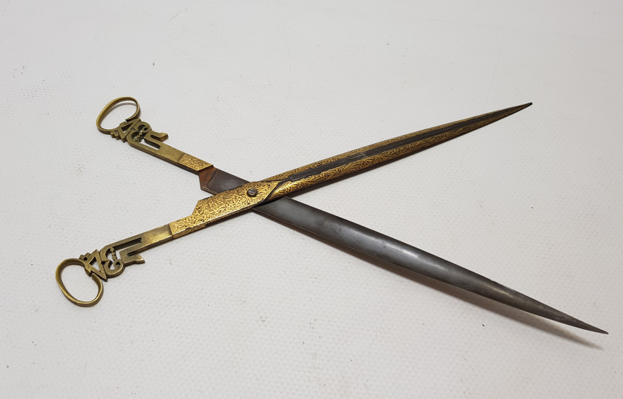 OSMANLI DÖNEMİ SAPINDA YA FETTAH YAZILI İKİ TARAFI ALTIN ÇAKMA İŞÇİLİKLİ NADİR HATTAT MAKASI