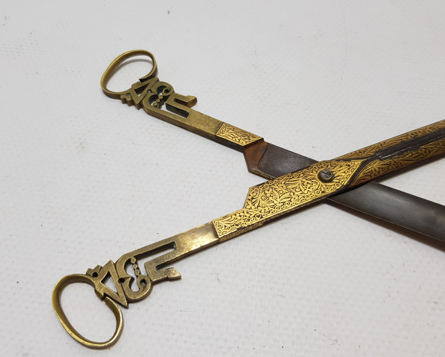 OSMANLI DÖNEMİ SAPINDA YA FETTAH YAZILI İKİ TARAFI ALTIN ÇAKMA İŞÇİLİKLİ NADİR HATTAT MAKASI