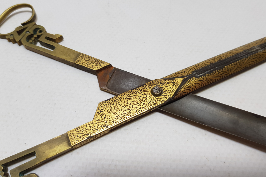 OSMANLI DÖNEMİ SAPINDA YA FETTAH YAZILI İKİ TARAFI ALTIN ÇAKMA İŞÇİLİKLİ NADİR HATTAT MAKASI