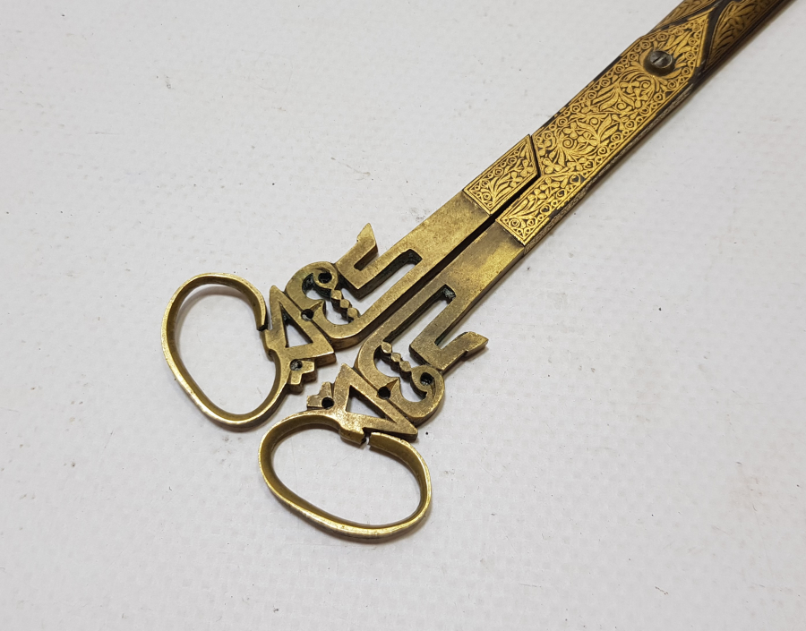 OSMANLI DÖNEMİ SAPINDA YA FETTAH YAZILI İKİ TARAFI ALTIN ÇAKMA İŞÇİLİKLİ NADİR HATTAT MAKASI