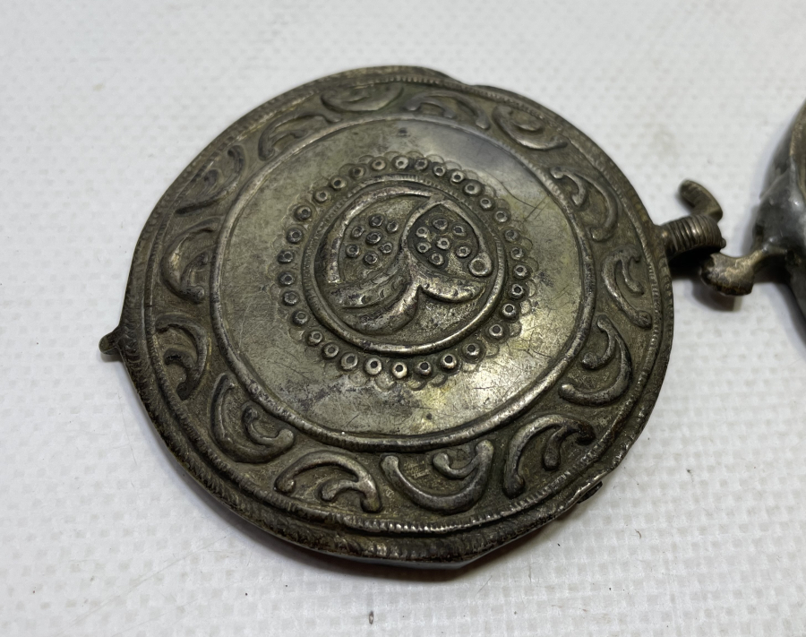 OSMANLI DÖNEMİ ÜZERİNDE DENİZCİ ÇIPASI GÖRSELİ BULUNAN KABARTMA İŞÇİLİKLİ BURSA İŞİ GELİN KEMERİ