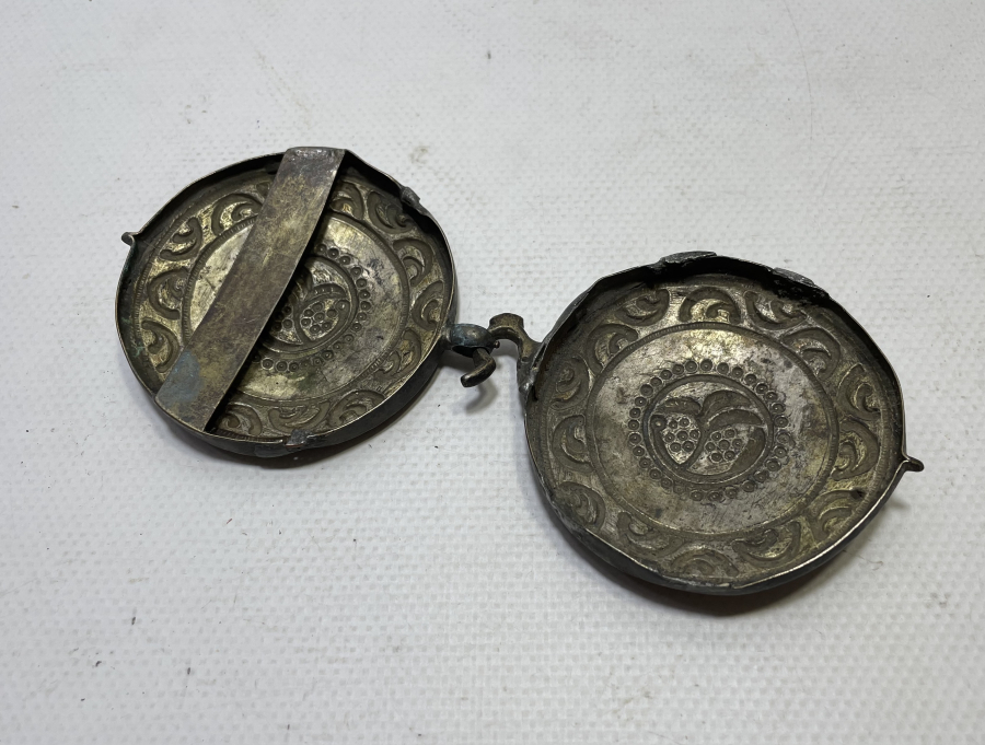 OSMANLI DÖNEMİ ÜZERİNDE DENİZCİ ÇIPASI GÖRSELİ BULUNAN KABARTMA İŞÇİLİKLİ BURSA İŞİ GELİN KEMERİ