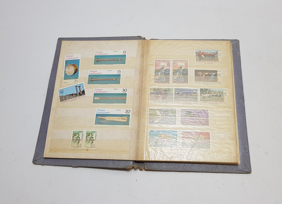 YERLİ VE YABANCI PULLARDAN OLUŞAN ANTİKA PUL ALBÜMÜ