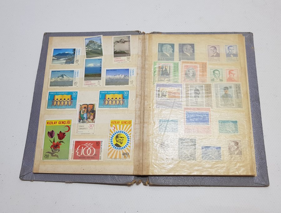 YERLİ VE YABANCI PULLARDAN OLUŞAN ANTİKA PUL ALBÜMÜ