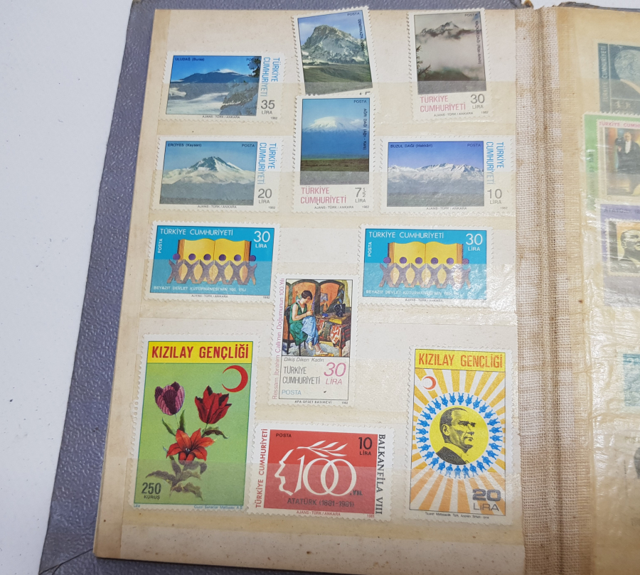 YERLİ VE YABANCI PULLARDAN OLUŞAN ANTİKA PUL ALBÜMÜ