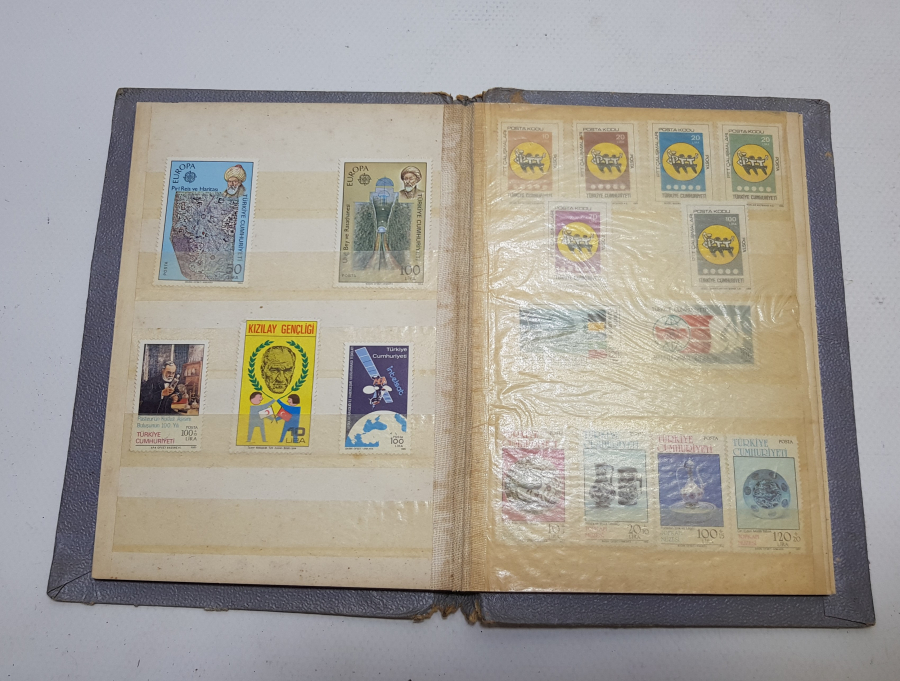 YERLİ VE YABANCI PULLARDAN OLUŞAN ANTİKA PUL ALBÜMÜ