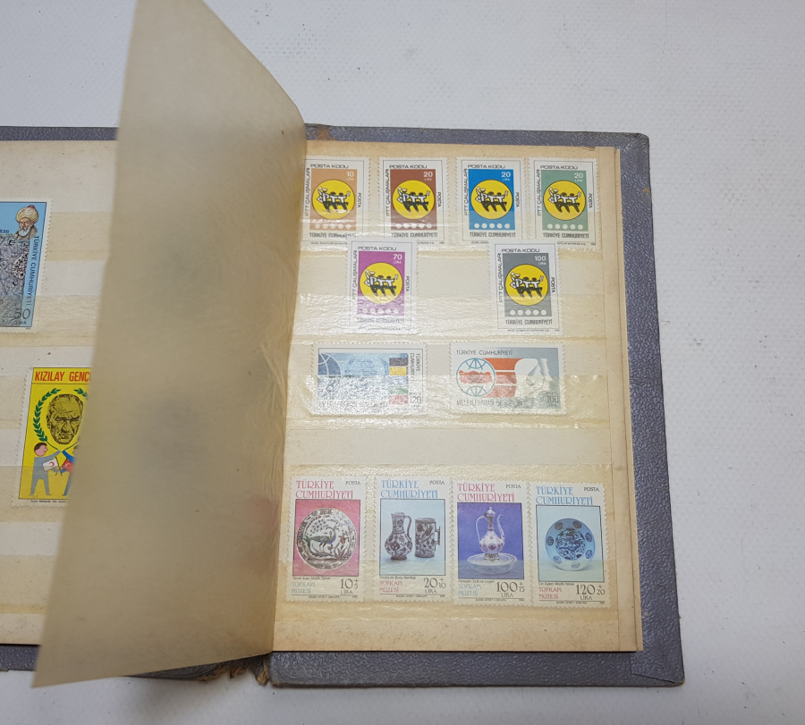 YERLİ VE YABANCI PULLARDAN OLUŞAN ANTİKA PUL ALBÜMÜ