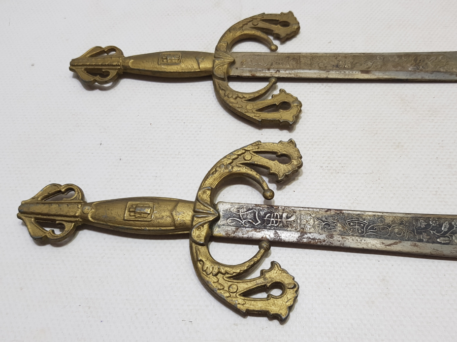 KABARTMA İŞÇİLİKLİ ANTİKA AVRUPA YAPIMI ÇİFT ZARF AÇACAĞI