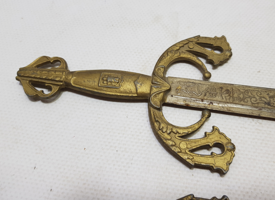 KABARTMA İŞÇİLİKLİ ANTİKA AVRUPA YAPIMI ÇİFT ZARF AÇACAĞI