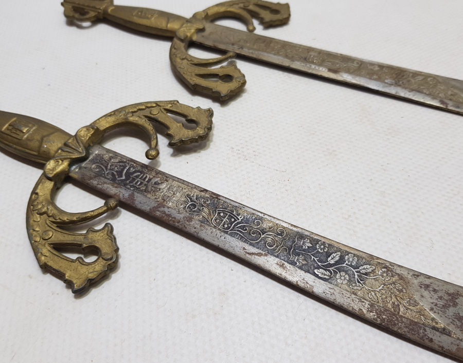 KABARTMA İŞÇİLİKLİ ANTİKA AVRUPA YAPIMI ÇİFT ZARF AÇACAĞI