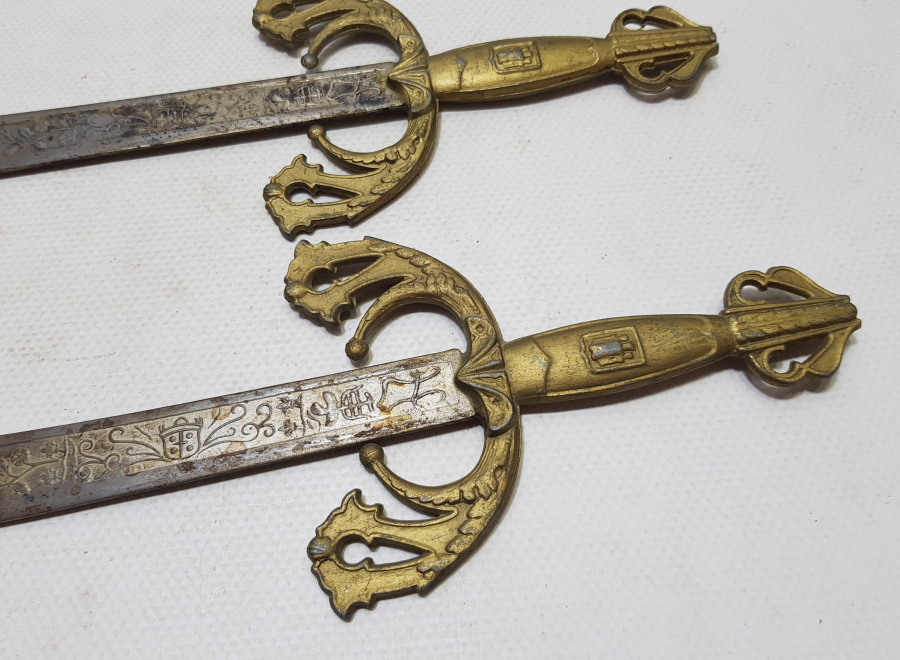 KABARTMA İŞÇİLİKLİ ANTİKA AVRUPA YAPIMI ÇİFT ZARF AÇACAĞI