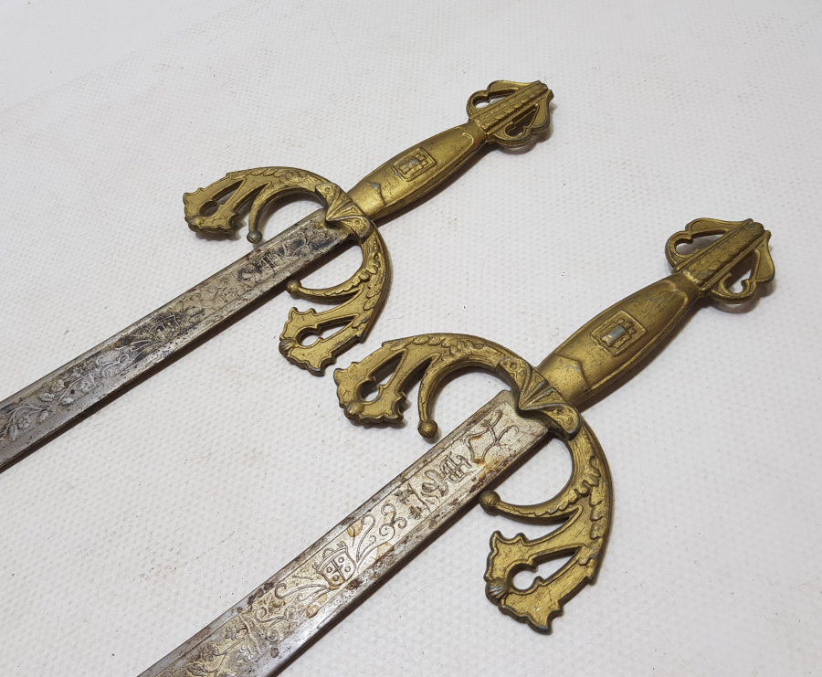 KABARTMA İŞÇİLİKLİ ANTİKA AVRUPA YAPIMI ÇİFT ZARF AÇACAĞI