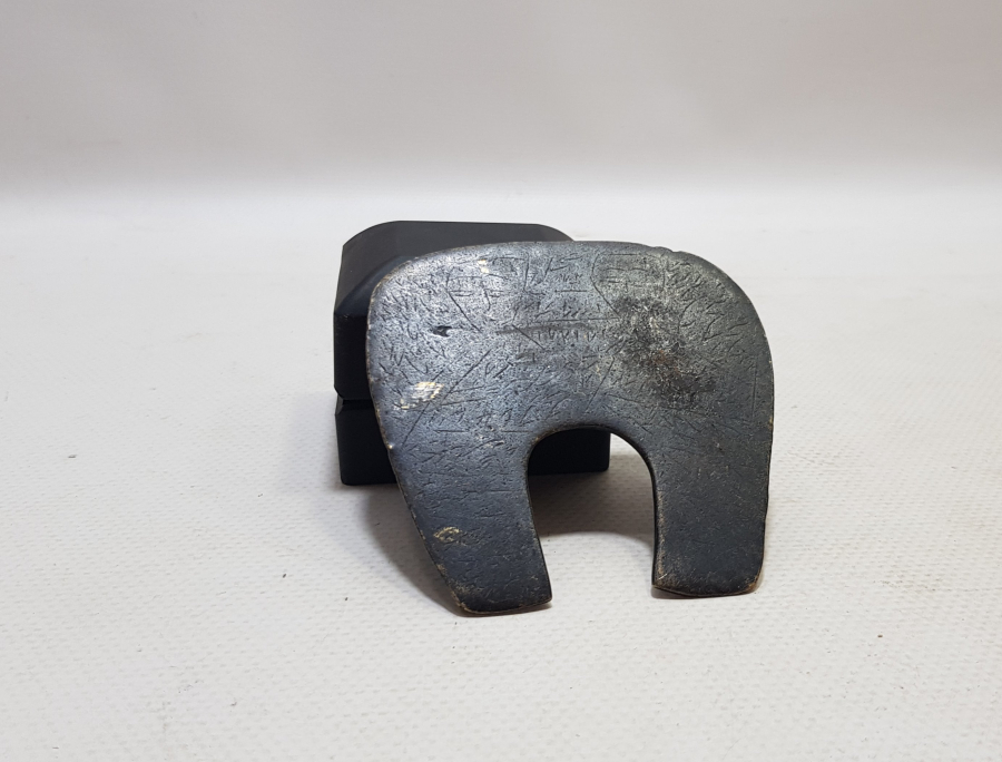 OSMANLI DÖNEMİ NAL FORMUNDA YAPILMIŞ ÇOK NADİR EL KAZIMA AT SÜVARİ TILSIMI