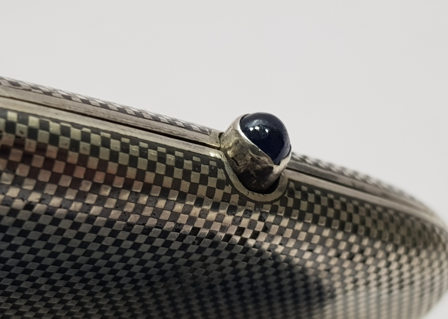 ÜZERİ ALTIN İNSİYALLİ OSMANLI DÖNEMİ DAMALI SİGARA TABAKASI