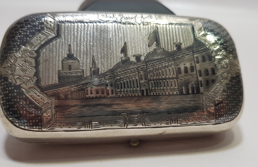 KREMLİN SARAYI GÖRSELLİ VE 1876 TARİHLİ SAVATLI RUS GÜMÜŞ TÜTÜN TABAKASI