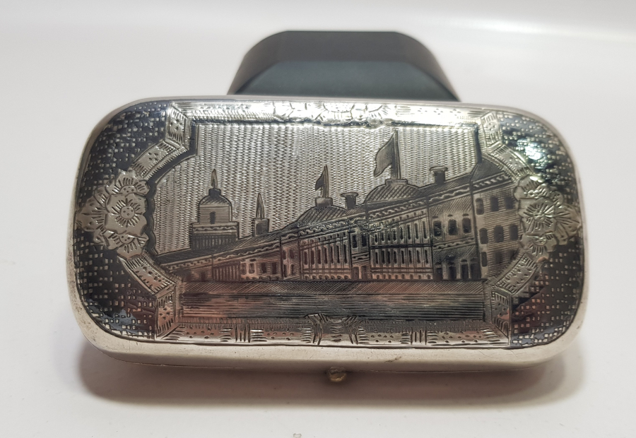 KREMLİN SARAYI GÖRSELLİ VE 1876 TARİHLİ SAVATLI RUS GÜMÜŞ TÜTÜN TABAKASI