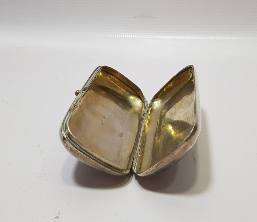 KREMLİN SARAYI GÖRSELLİ VE 1876 TARİHLİ SAVATLI RUS GÜMÜŞ TÜTÜN TABAKASI