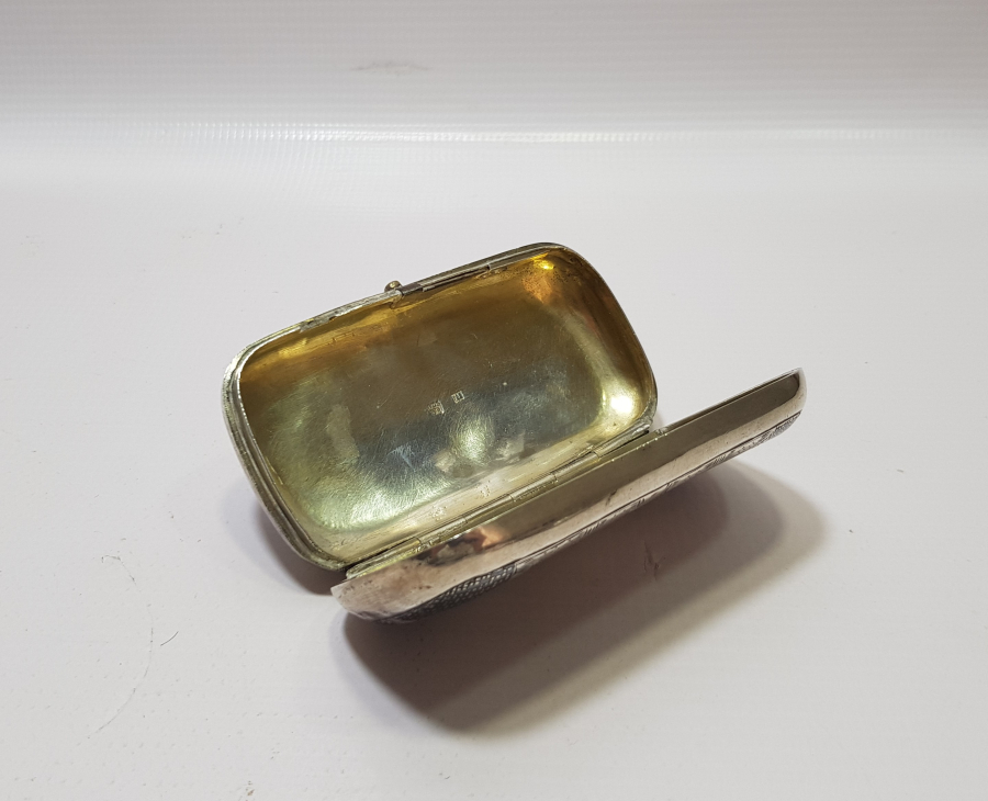 KREMLİN SARAYI GÖRSELLİ VE 1876 TARİHLİ SAVATLI RUS GÜMÜŞ TÜTÜN TABAKASI