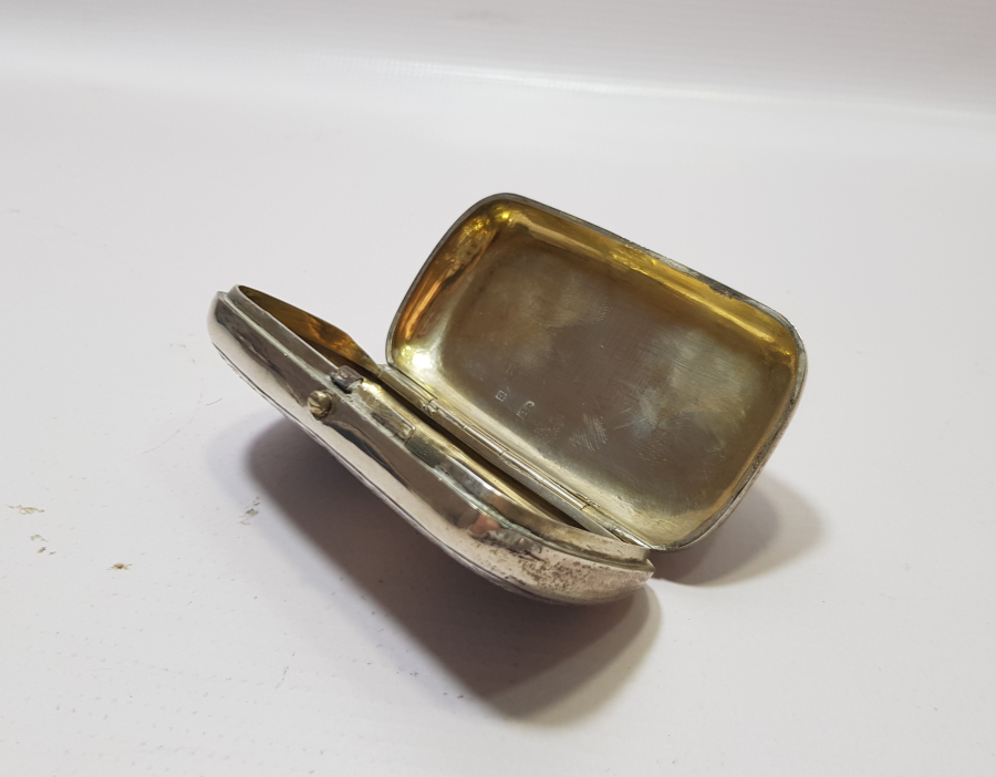 KREMLİN SARAYI GÖRSELLİ VE 1876 TARİHLİ SAVATLI RUS GÜMÜŞ TÜTÜN TABAKASI