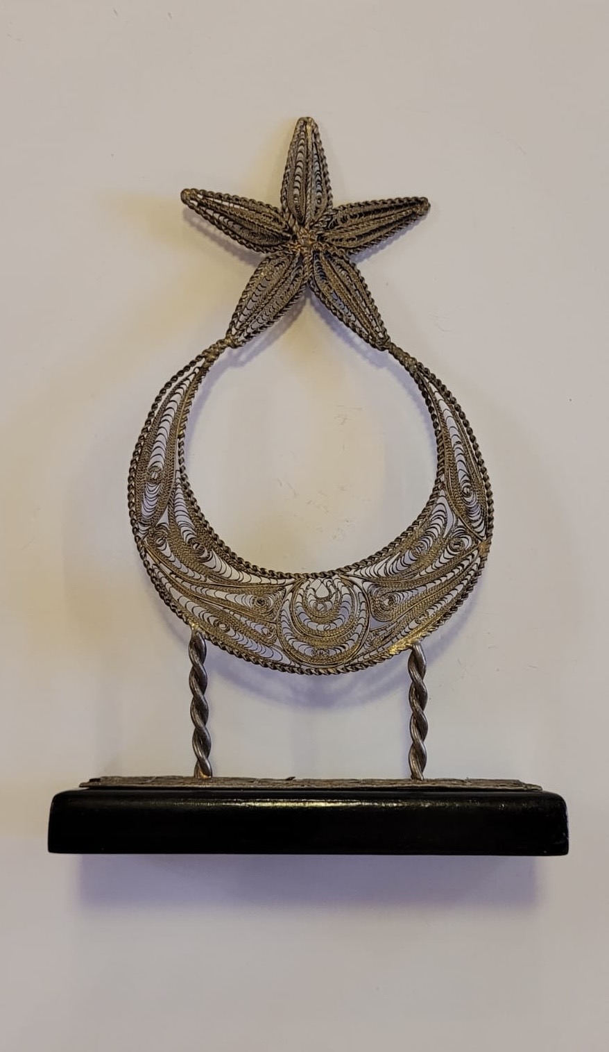 ESKİ MARDİN SÜRYANİ İŞİ AY YILDIZ FORMLU TELKARİ MASA ÜSTÜ OBJESİ