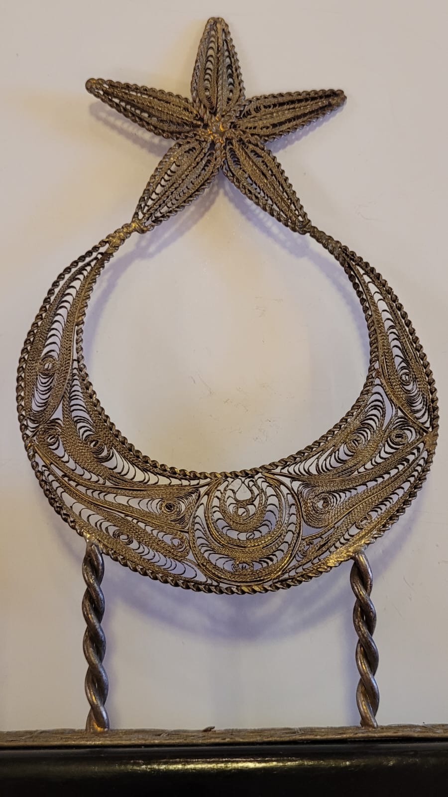 ESKİ MARDİN SÜRYANİ İŞİ AY YILDIZ FORMLU TELKARİ MASA ÜSTÜ OBJESİ