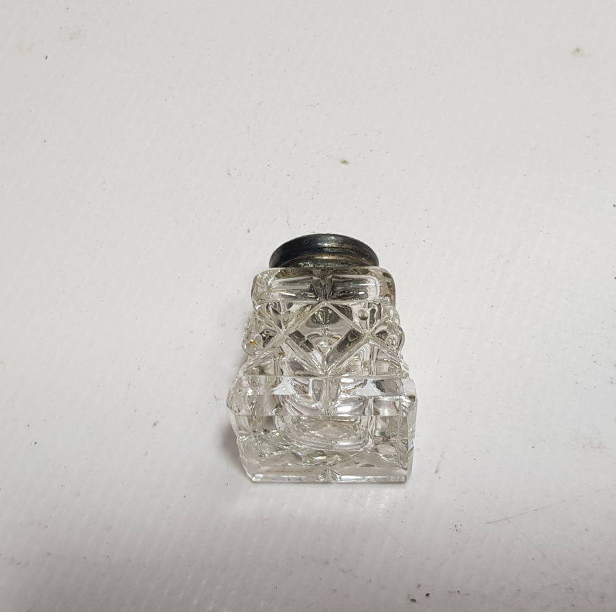 GÜMÜŞ ÜZERİ MİNE İŞÇİLİKLİ ANTİKA KAPAKLI SEYAHAT HOKKASI