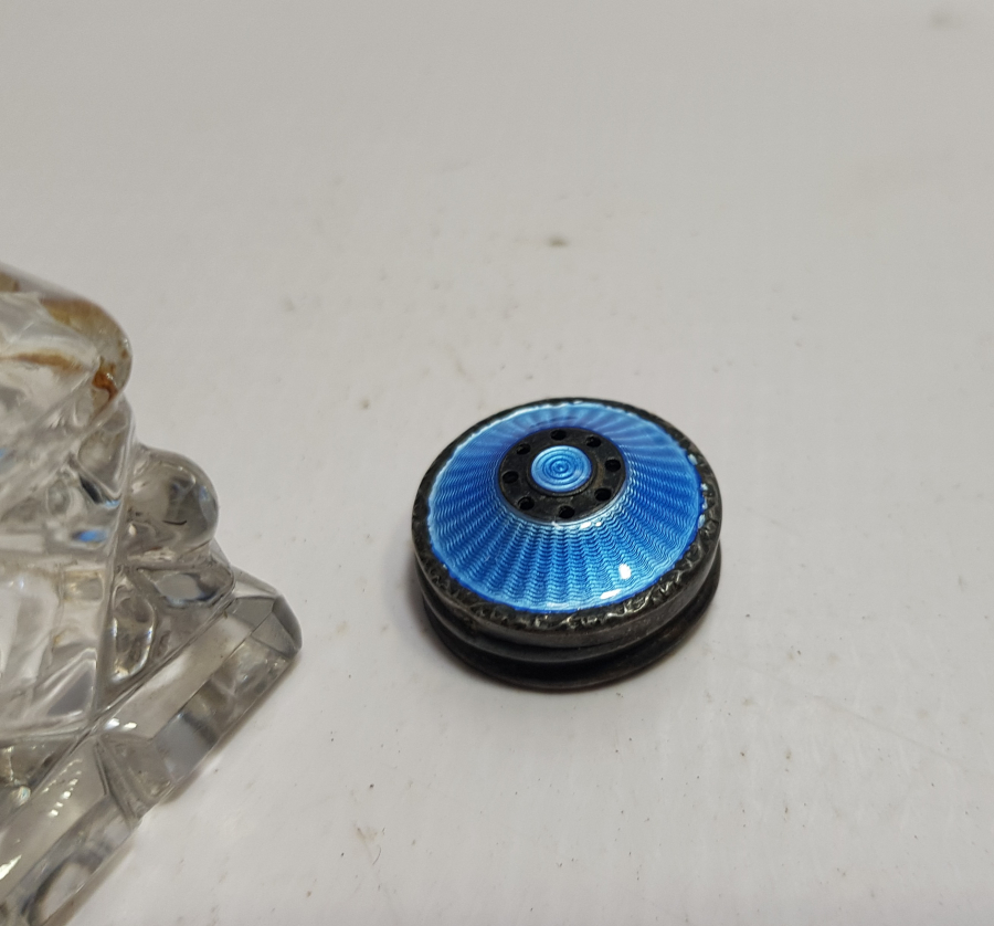 GÜMÜŞ ÜZERİ MİNE İŞÇİLİKLİ ANTİKA KAPAKLI SEYAHAT HOKKASI