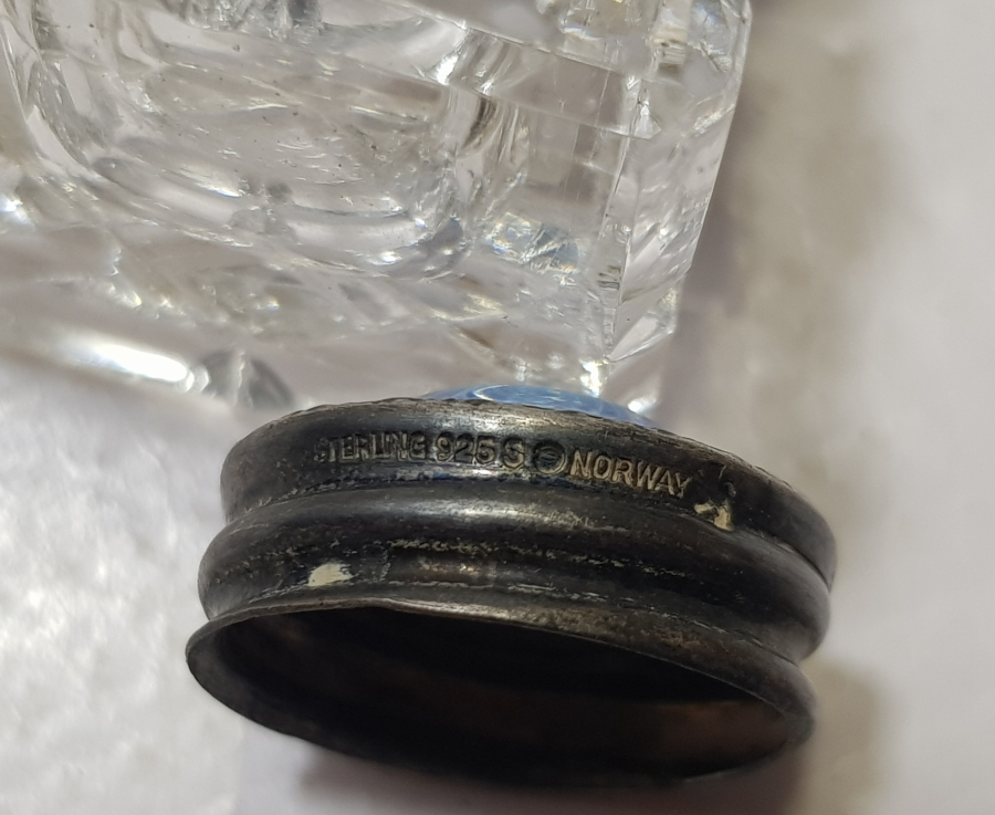 GÜMÜŞ ÜZERİ MİNE İŞÇİLİKLİ ANTİKA KAPAKLI SEYAHAT HOKKASI