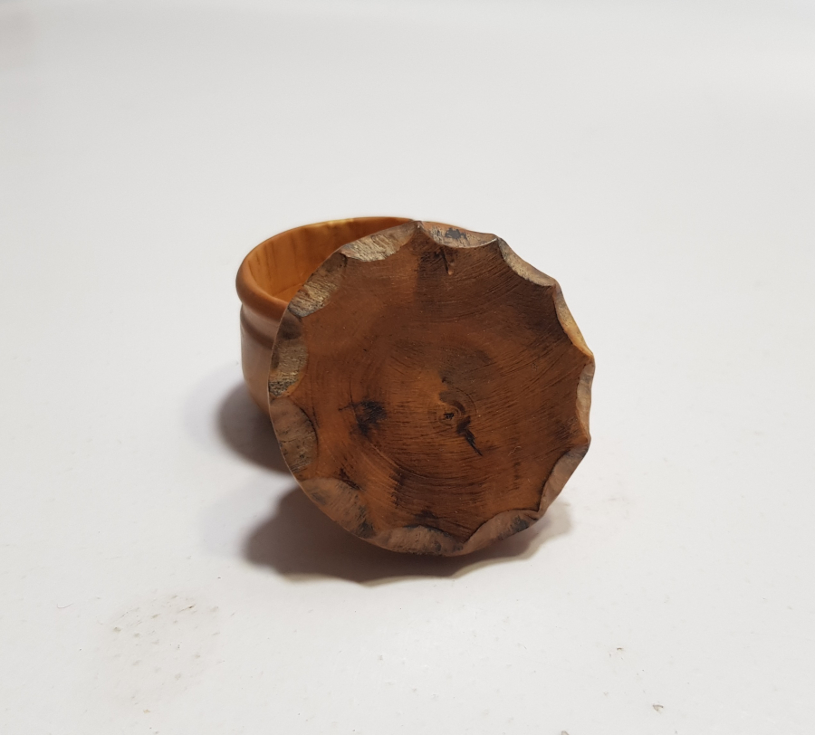 KAPAĞI TESLİM TAŞI FORMUNDA YAPILMIŞ OSMANLI DÖNEMİ ÇOK NADİR KAPAKLI BEKTAŞİ İŞİ ŞİMŞİR SAKIZLIK