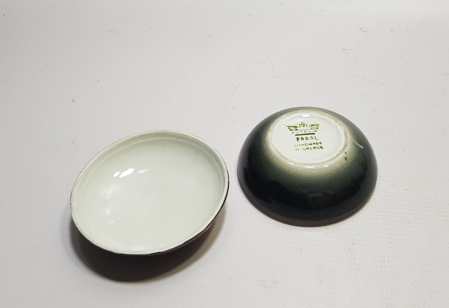 OSMANLI DÖNEMİ ÇOK NADİR KÜTAHYA DAN MÜBADELEYLE YUNANİSTANA GİTMİŞ RUMLAR TARAFINDAN YAPILMIŞ KAPAKLI KUTU