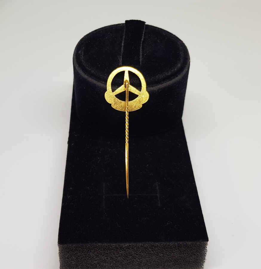 YAKUT TAŞLI MERCEDES-BENZ 300.000 KM HATIRASI ALTIN KAPLAMA BROŞ