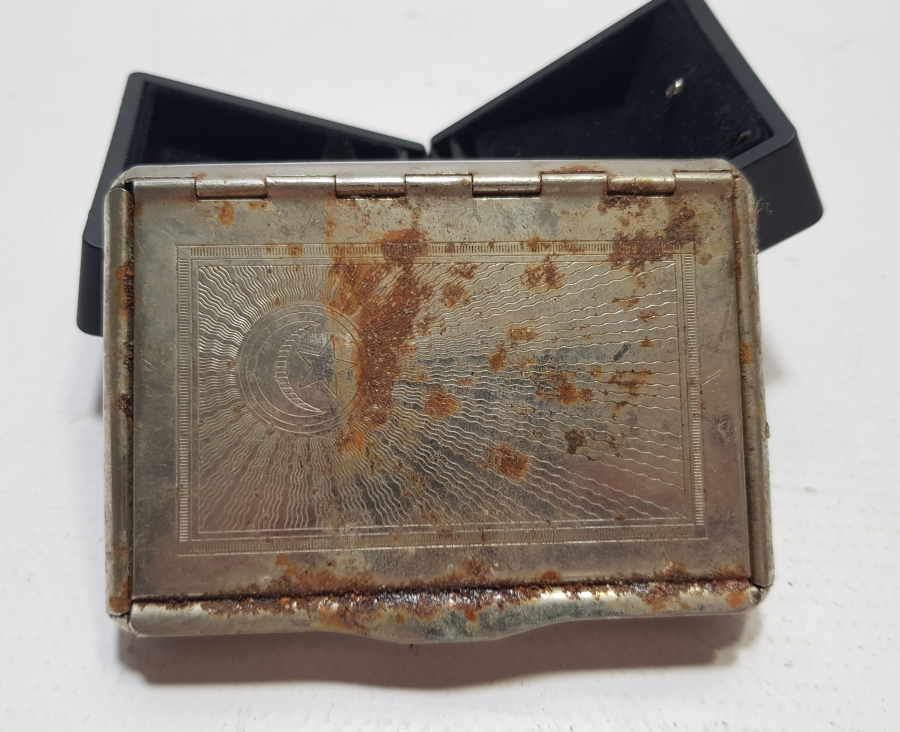 ÜZERİ AY YILDIZLI ANTİKA TÜTÜN TABAKASI