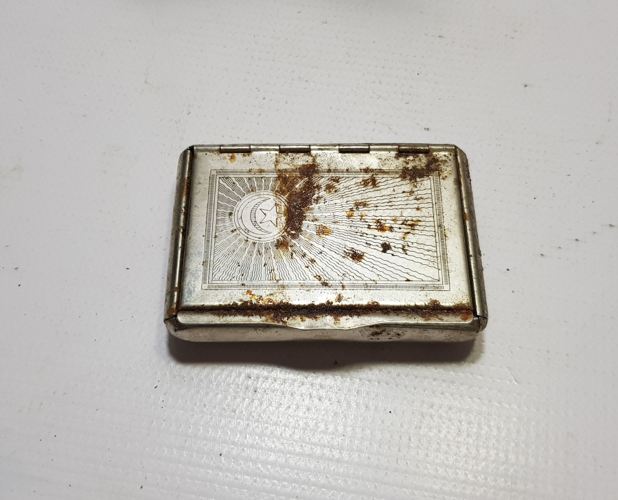 ÜZERİ AY YILDIZLI ANTİKA TÜTÜN TABAKASI