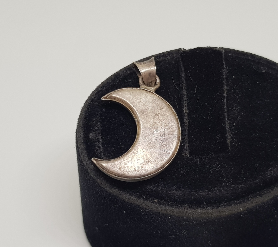 HİLAL FORMUNDA İÇİNDE DUASI İLE GÜMÜŞTEN MAMUL CEVŞEN-İ KEBİR