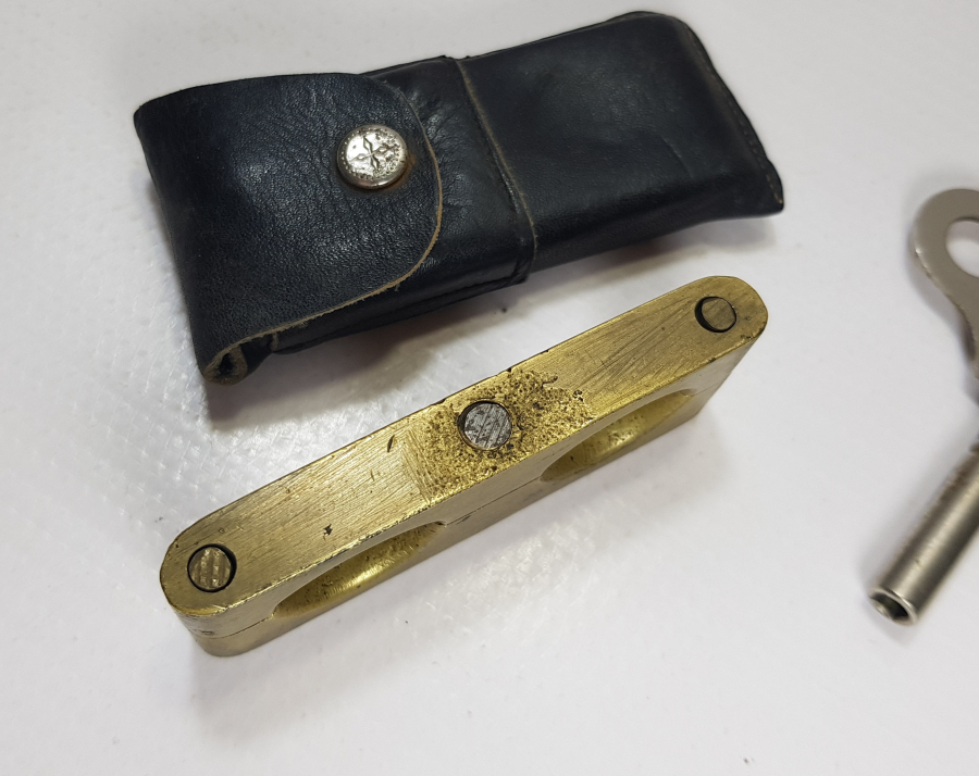 ORİJİNAL KUTUSUNDA ÇOK NADİR OSMANLI TEŞKİLAT I MAHSUSA NIN KULLANDIĞI PARMAK KELEPÇESİ / AJAN KELEPÇESİ - İLK KEZ GÖRÜLÜYOR