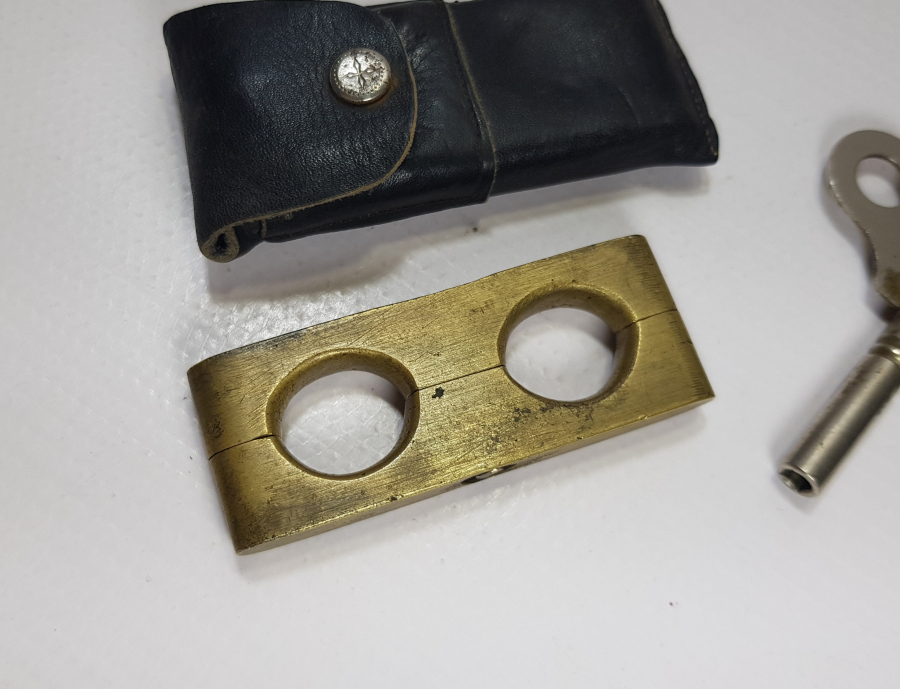 ORİJİNAL KUTUSUNDA ÇOK NADİR OSMANLI TEŞKİLAT I MAHSUSA NIN KULLANDIĞI PARMAK KELEPÇESİ / AJAN KELEPÇESİ - İLK KEZ GÖRÜLÜYOR