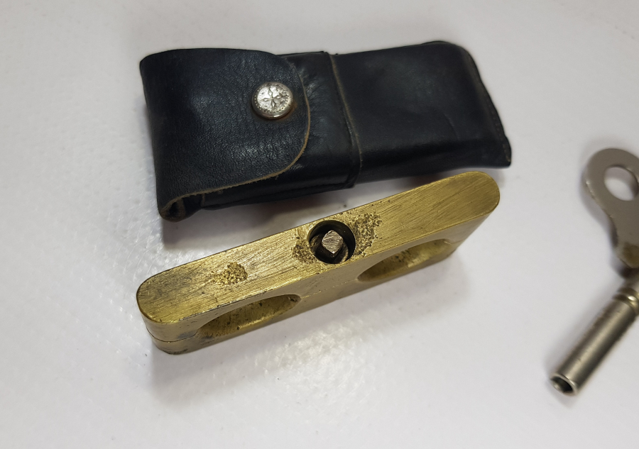 ORİJİNAL KUTUSUNDA ÇOK NADİR OSMANLI TEŞKİLAT I MAHSUSA NIN KULLANDIĞI PARMAK KELEPÇESİ / AJAN KELEPÇESİ - İLK KEZ GÖRÜLÜYOR