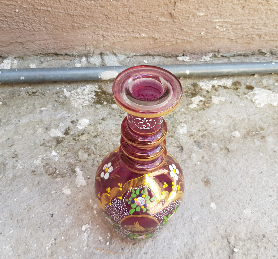 ÜZERİ ALTIN VARAKLI VE MİNE İŞÇİLİKLİ EL BOYAMA ANTİKA NARGİLE ALTI