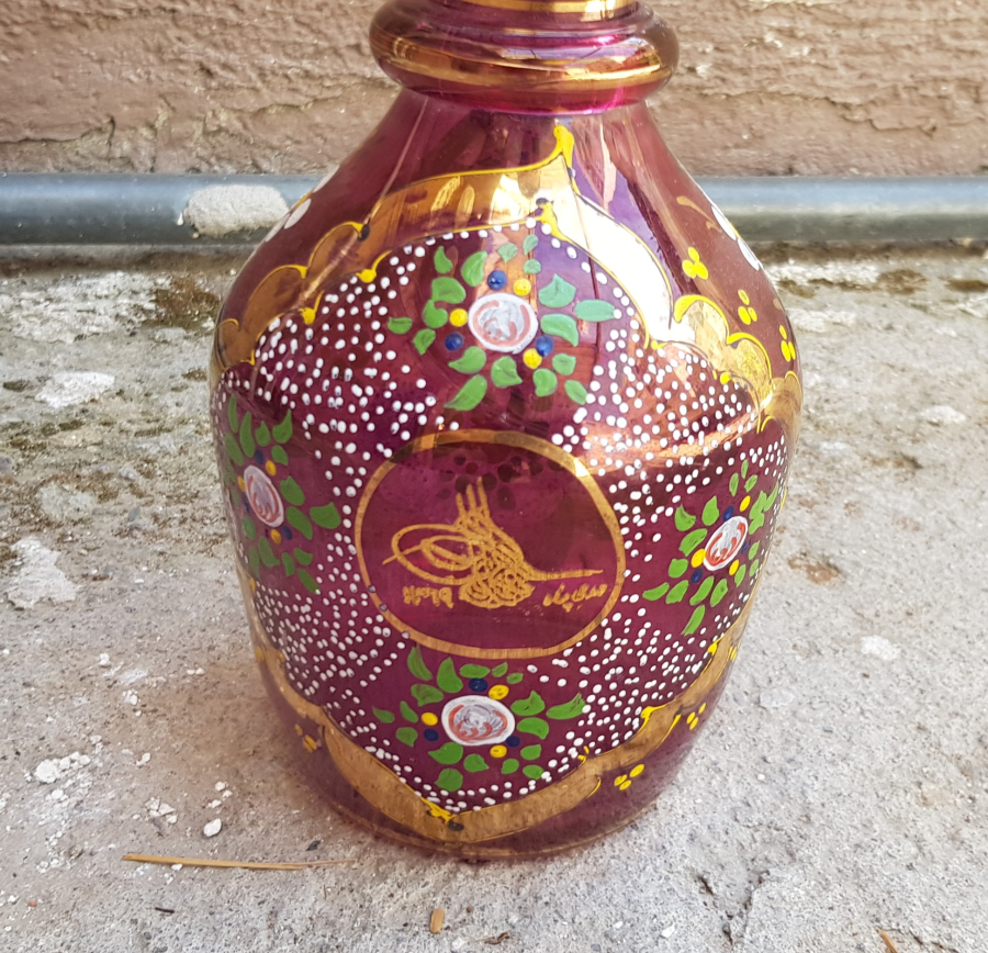 ÜZERİ ALTIN VARAKLI VE MİNE İŞÇİLİKLİ EL BOYAMA ANTİKA NARGİLE ALTI