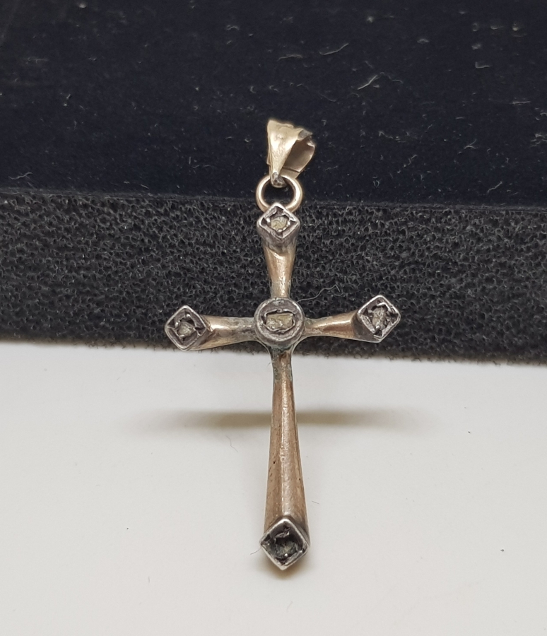 BÜYÜK DAMLA MODELİ ELMAS TAŞLI KOLYE UCU