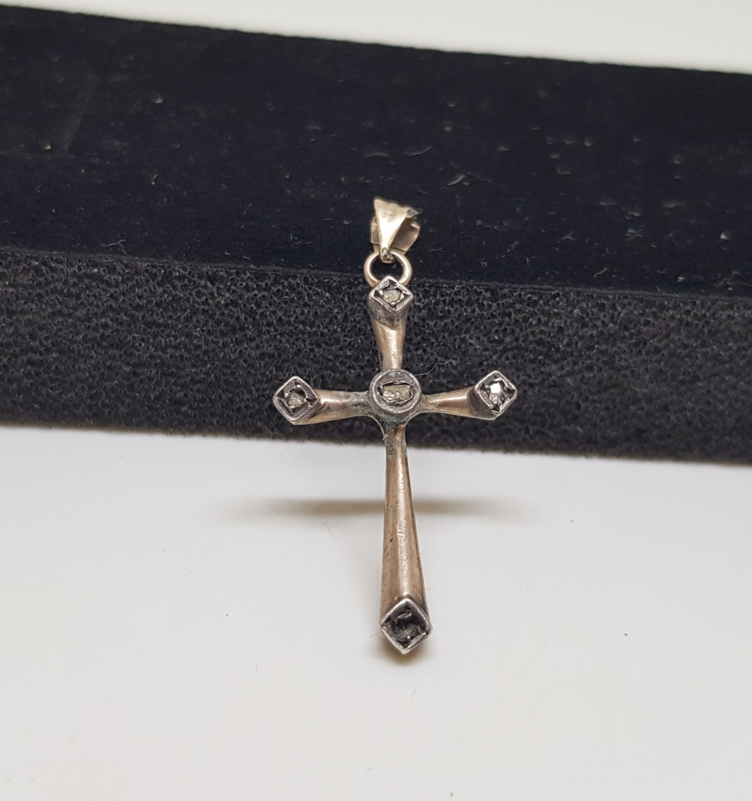 BÜYÜK DAMLA MODELİ ELMAS TAŞLI KOLYE UCU