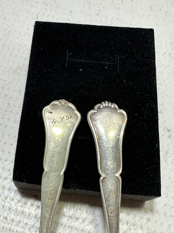 1892 TARİHLİ VE İNİSİYALLİ İKİ ADET GÜMÜŞ ÇAY KAŞIĞI