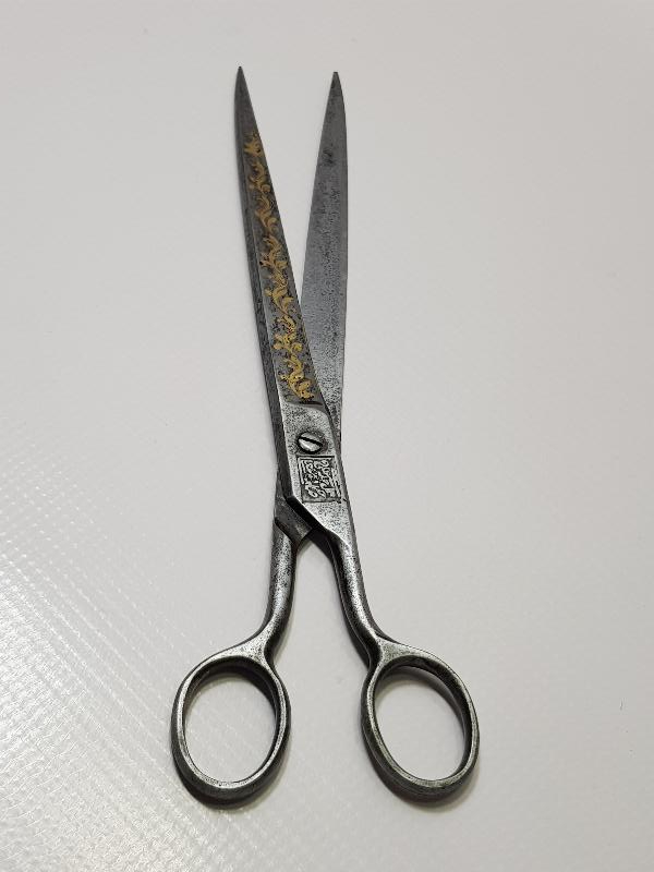 HER İKİ TARAFI DA OSMANLICA YAZILI ALTIN ÇAKMA İŞÇİLİKLİ HATTAT MAKASI