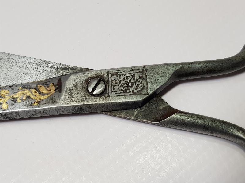 HER İKİ TARAFI DA OSMANLICA YAZILI ALTIN ÇAKMA İŞÇİLİKLİ HATTAT MAKASI