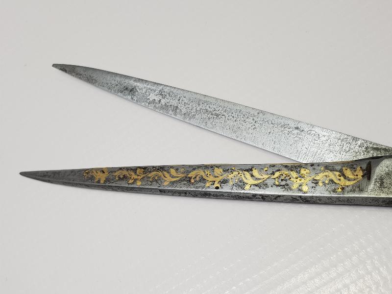 HER İKİ TARAFI DA OSMANLICA YAZILI ALTIN ÇAKMA İŞÇİLİKLİ HATTAT MAKASI