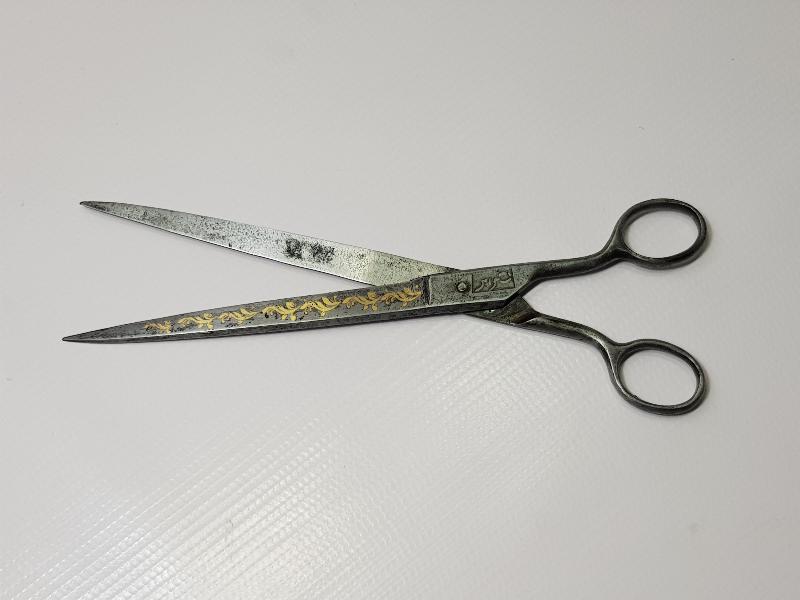 HER İKİ TARAFI DA OSMANLICA YAZILI ALTIN ÇAKMA İŞÇİLİKLİ HATTAT MAKASI