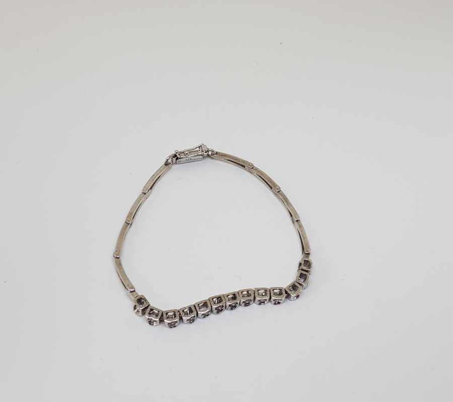 PIRLANTA TAŞLAR İLE SÜSLÜ BİLEKLİK