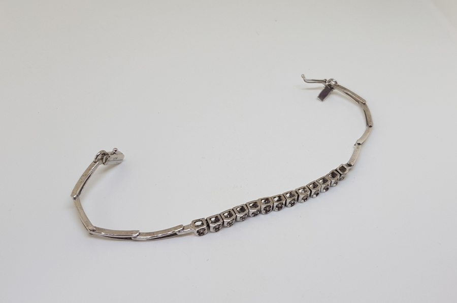 PIRLANTA TAŞLAR İLE SÜSLÜ BİLEKLİK