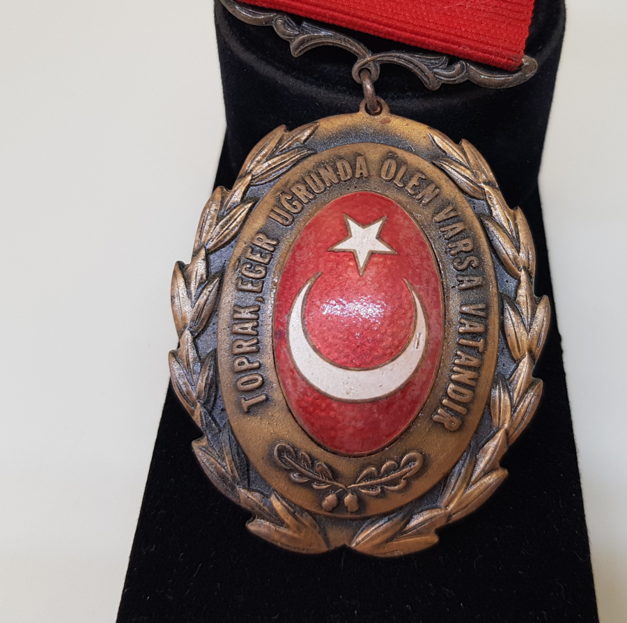 MİNE İŞÇİLİKLİ İLK DÖNEM ÇOK NADİR DEVLET ÖVÜNÇ MADALYASI